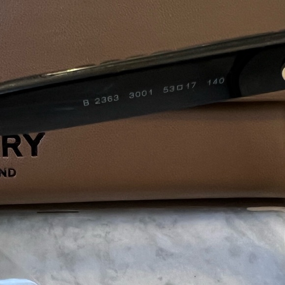 Burberry Sylvie black eyeglass frames non rx lenses, case, wipe included - Picture 4 of 14